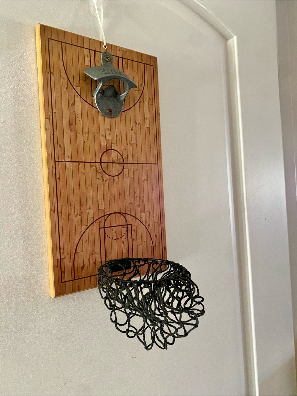 Basketball Court Novelty Wall Mounted Bottle Opener Hoop Net Cap Catcher NEW